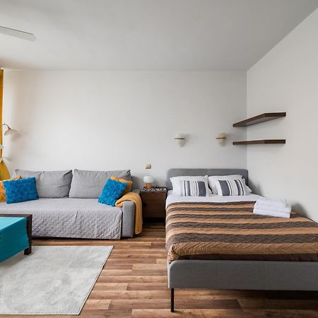 Stay With Friends In Warsaw Apartment Exterior photo